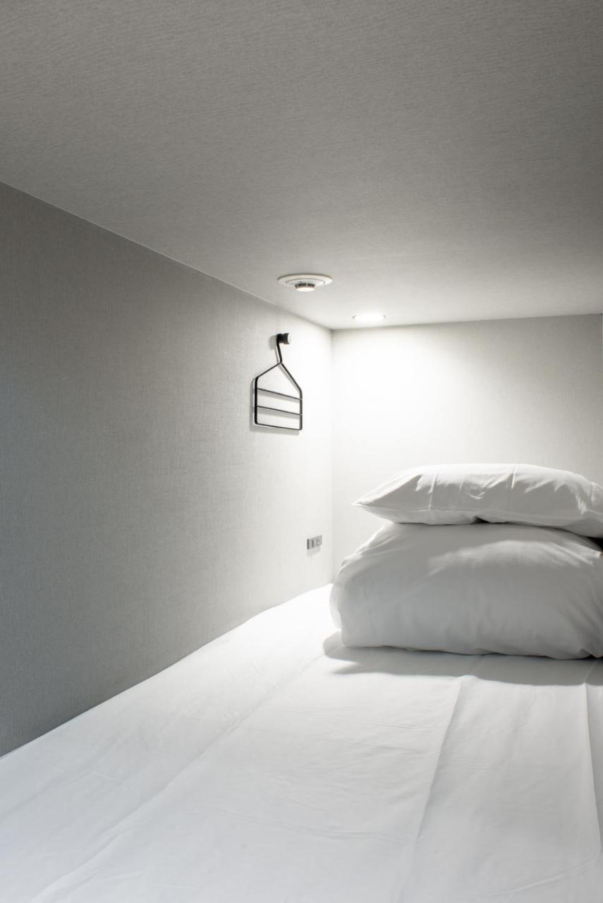 F.Concept Hostel Fukuoka  Buitenkant foto